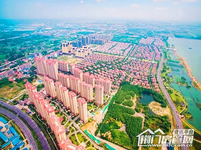 0408514683bf469b7a7279.jpg