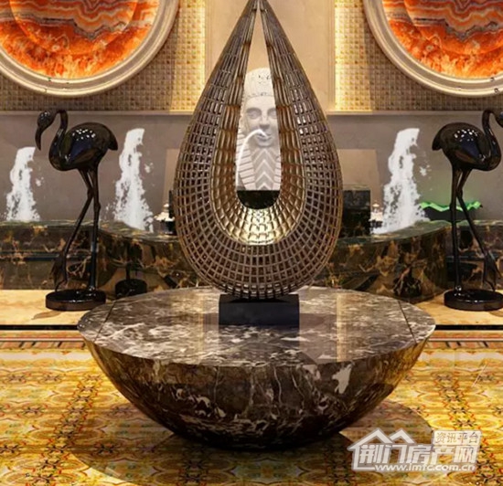 鱼身狮面雕塑.jpg